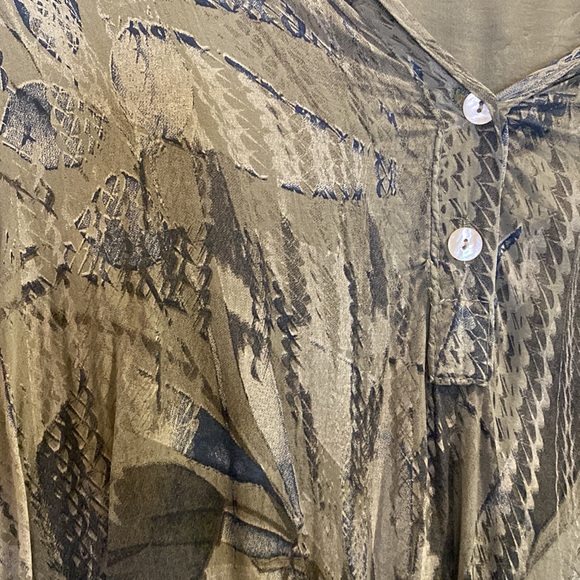 Sofia Made in Italy Olive Botanical Green Tunic Large Top leaves snake high low - Picture 2 of 7